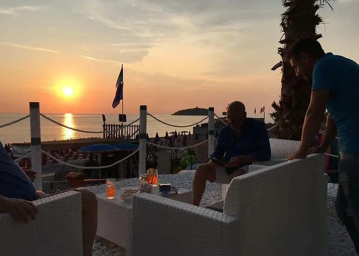 Parco Corallo Di Fronte Al Mare Diamante